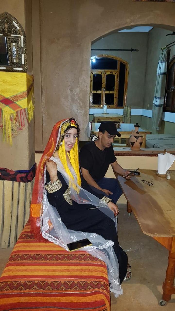 Hotel Riad Pizzeria Marhaba Akhendachou n'Ait Ouffi Esterno foto